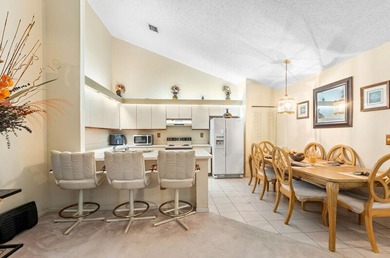 Enjoy the comfort and convenience of single-story villa living - photo 8