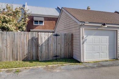 Well-maintained 2-bedroom, 1.5-bath condo offering comfort - photo 24
