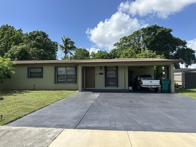 Welcome to this 3-bedroom, 2-bathroom single-story residence - photo 2