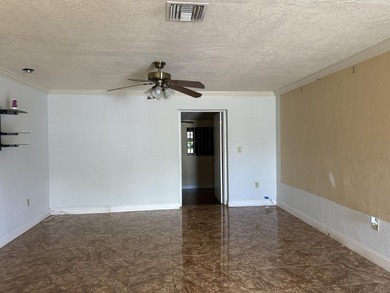 Welcome to this 3-bedroom, 2-bathroom single-story residence - photo 9