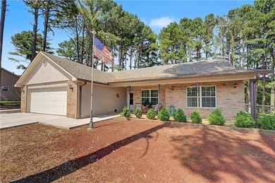 Tired of looking at the same cookie cutter homes? This 3 bedroom - photo 1