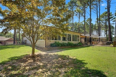 Tired of looking at the same cookie cutter homes? This 3 bedroom - photo 4