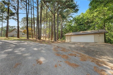 Tired of looking at the same cookie cutter homes? This 3 bedroom - photo 5
