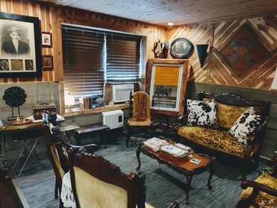 Experience the ultimate retreat with a historic nightly rental - photo 12