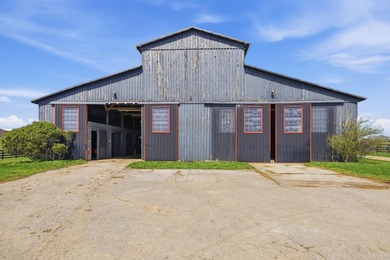Prime location in Bourbon County. +/- 773 acres horse farm in - photo 20