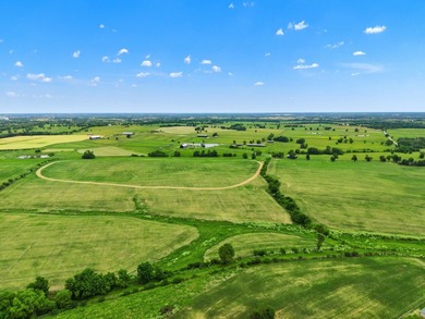 Prime location in Bourbon County. +/- 773 acres horse farm in - photo 35