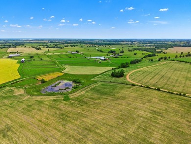 Prime location in Bourbon County. +/- 773 acres horse farm in - photo 36
