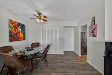 Bright & airy condo in desirable Hillcrest 21! Featuring tile - photo 8