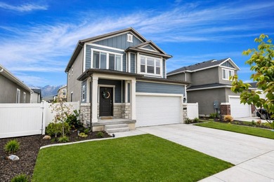 Welcome home to this stunning 3 bedroom, 2.5 bathroom move-in - photo 2