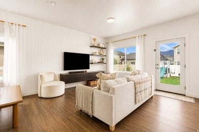 Welcome home to this stunning 3 bedroom, 2.5 bathroom move-in - photo 6