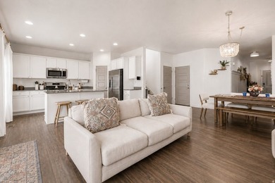 Welcome home to this stunning 3 bedroom, 2.5 bathroom move-in - photo 7