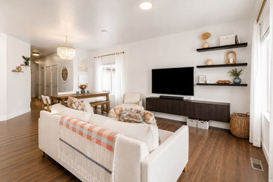 Welcome home to this stunning 3 bedroom, 2.5 bathroom move-in - photo 8