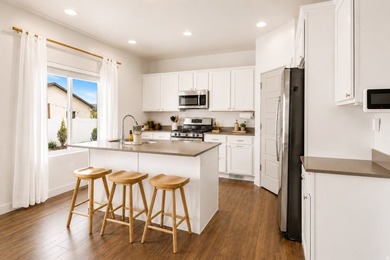 Welcome home to this stunning 3 bedroom, 2.5 bathroom move-in - photo 10