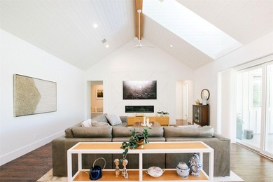 Where luxury meets tranquility, this stunning 2022 custom modern - photo 12