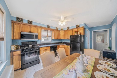 Charming two-story Cape featuring two bedrooms on the second - photo 13