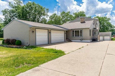 Spectacular Rock River location! This wonderful home offers 75 - photo 14