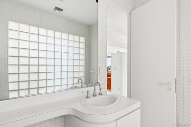 Set on an extraordinary 0.93-acre oceanfront parcel with 122 - photo 15