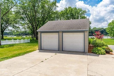 Spectacular Rock River location! This wonderful home offers 75 - photo 16
