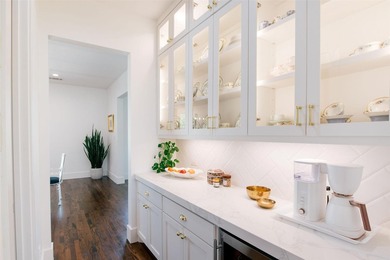 Where luxury meets tranquility, this stunning 2022 custom modern - photo 20