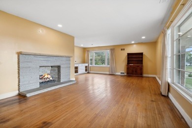 MOTIVATED SELLER, MAKE US AN OFFER! 3 BR/1.5 Bath Home on a - photo 20