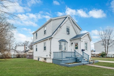 Charming two-story Cape featuring two bedrooms on the second - photo 25