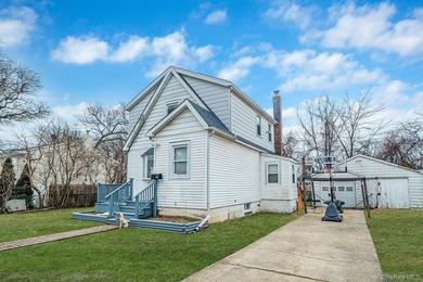 Charming two-story Cape featuring two bedrooms on the second - photo 26