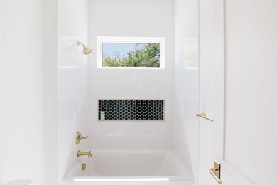 Where luxury meets tranquility, this stunning 2022 custom modern - photo 26