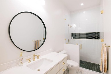 Where luxury meets tranquility, this stunning 2022 custom modern - photo 29
