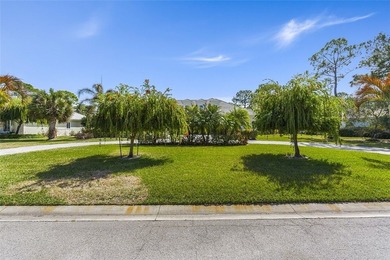 Custom-built in 2019, this stunning CBS golf course estate in - photo 32