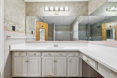 MOTIVATED SELLER, MAKE US AN OFFER! 3 BR/1.5 Bath Home on a - photo 36
