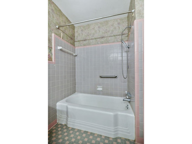 MOTIVATED SELLER, MAKE US AN OFFER! 3 BR/1.5 Bath Home on a - photo 37