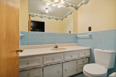 MOTIVATED SELLER, MAKE US AN OFFER! 3 BR/1.5 Bath Home on a - photo 38