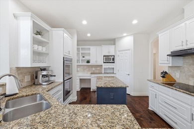 Perfectly positioned along the fairways of Bridlewood's - photo 10