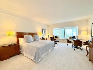 High-rise studio in the heart of the financial center featuring