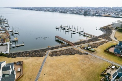 Experience premier waterfront living in the exclusive Island - photo 4