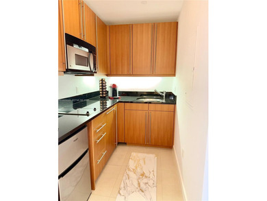 High-rise studio in the heart of the financial center featuring