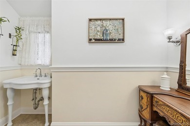 There are homes that present beautifully in photographs, and - photo 11
