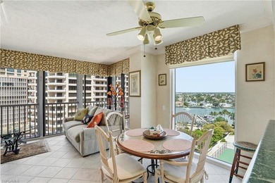 This spacious 12th floor 2 bedroom 2 bath residence offers 2,005 - photo 11