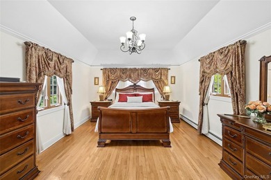 There are homes that present beautifully in photographs, and - photo 12