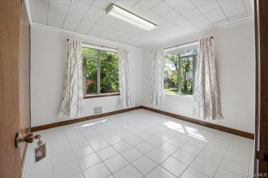 Prime Riverdale Single-Family Home | 5 Bedrooms | Driveway | - photo 13