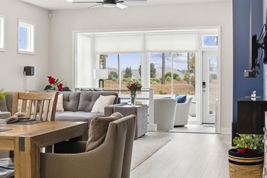 This well maintained 2 bedroom, 2 bathroom home attached villa - photo 14