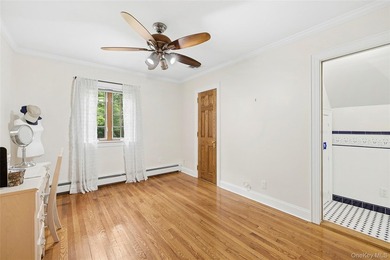 There are homes that present beautifully in photographs, and - photo 15