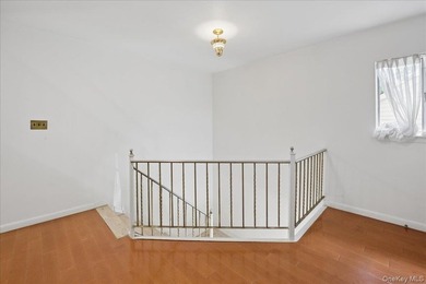 Prime Riverdale Single-Family Home | 5 Bedrooms | Driveway | - photo 15