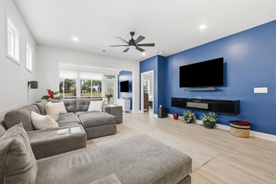 This well maintained 2 bedroom, 2 bathroom home attached villa - photo 16