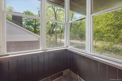 Prime Riverdale Single-Family Home | 5 Bedrooms | Driveway | - photo 18