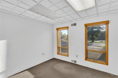 4,000+ Square foot Office Building in the heart of Kittanning! 4 - photo 21