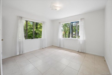 Prime Riverdale Single-Family Home | 5 Bedrooms | Driveway | - photo 22