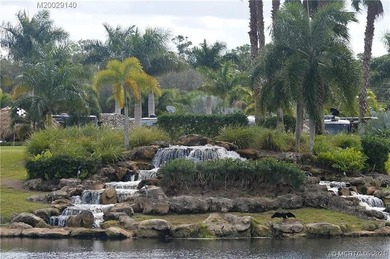Exceptional oversized 2,749 sq. ft. pull-in lot offering - photo 2