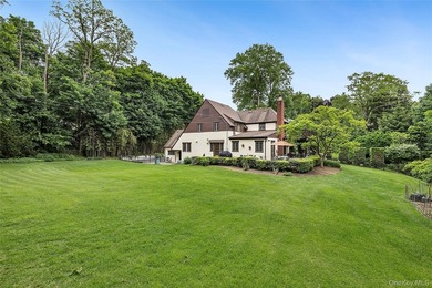 There are homes that present beautifully in photographs, and - photo 23
