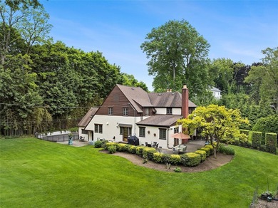 There are homes that present beautifully in photographs, and - photo 24
